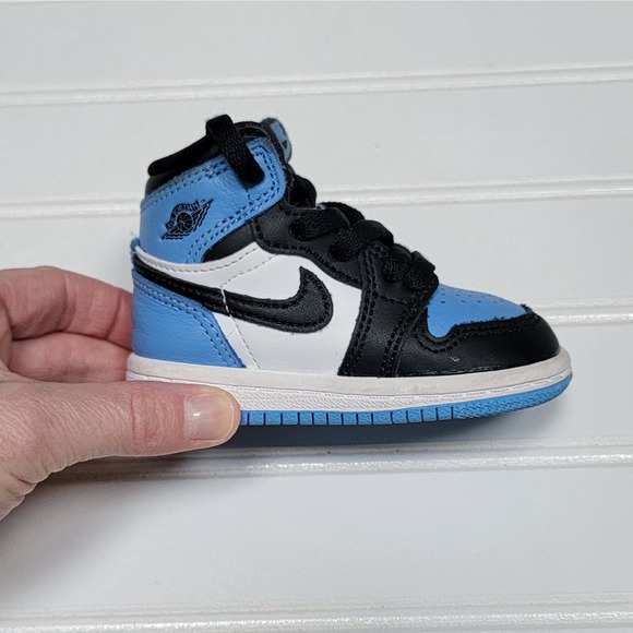 Nike Air Jordan 1 Retro High OG UNC Toe (TD) Sneakers - Picture 5 of 11